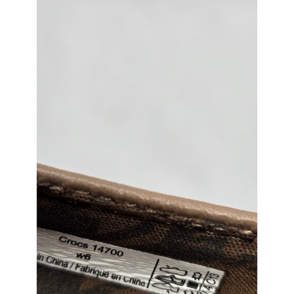 Crocs A-Leigh Wedge Heel Pumps Women's Sz 6 Beige Closed Toe Leather Shoes - Picture 4 of 8